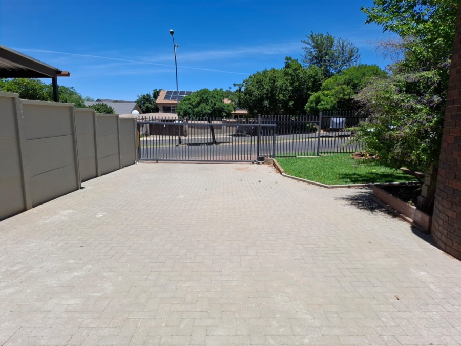 4 Bedroom Property for Sale in Helicon Heights Free State